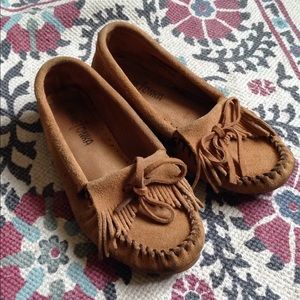 Minnetonka moccasins size 6